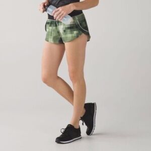 Lulu Split Second Speed Short Desert Olive Camo Black